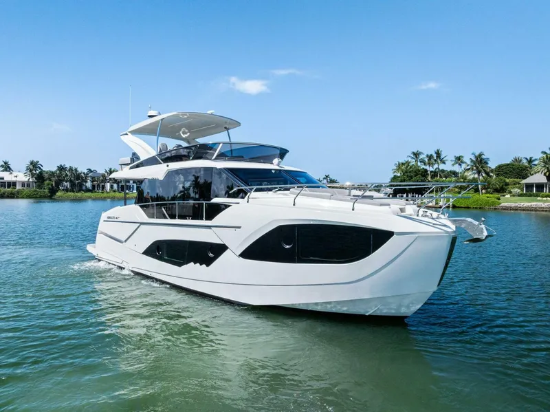 Slide: The Image of Absolute 47 Fly - Profile Bow 3/4 Starboard  - 5539962