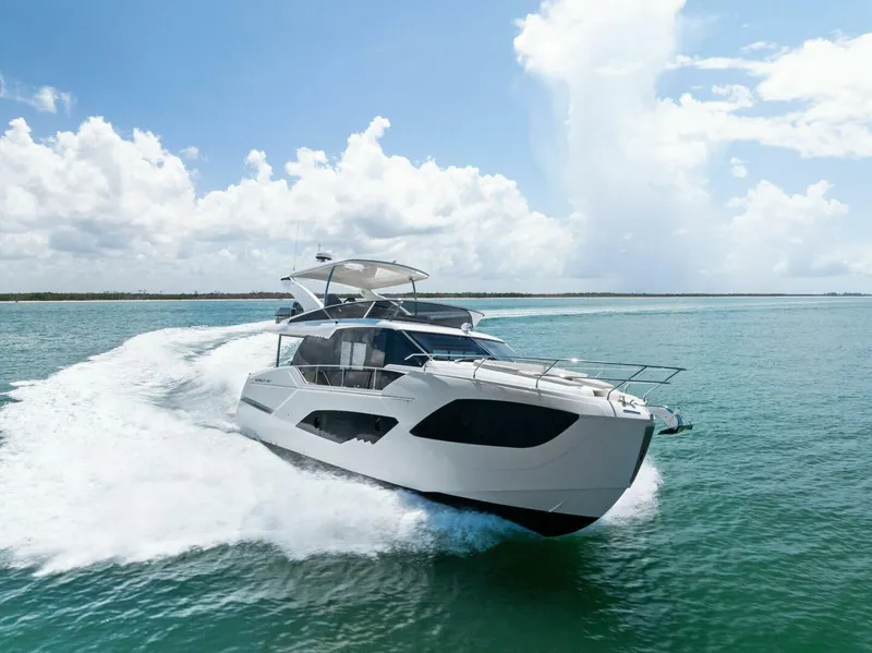 Slide: The Image of Absolute 47 Fly - Profile Bow 3/4 Starboard  - 5539957