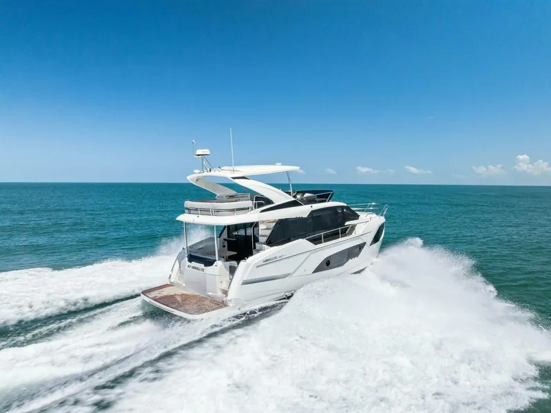 Slide: The Image of Absolute 47 Fly - Profile Stern 3/4 Starboard - 5539960