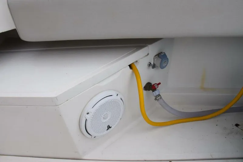 Slide: The Image of Livewell Connection, Electric And Reel Plug - 5398697