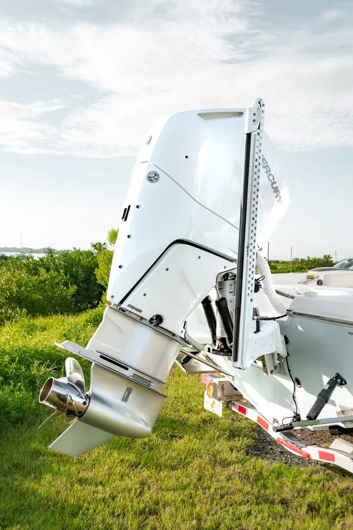 Slide: The Image of Brand new V10 400 with 44 hours and Warranty until 2027 - 4554386