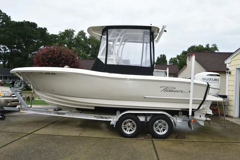 Slide: The Image of Pioneer 222 Sportfish 2021 - 4538011
