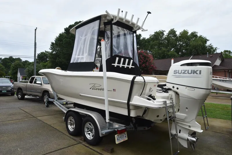 Slide: The Image of Pioneer 222 Sportfish 2021 - 4538012