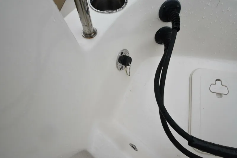 Slide: The Image of Pioneer 222 Sportfish 2021 - 4537987