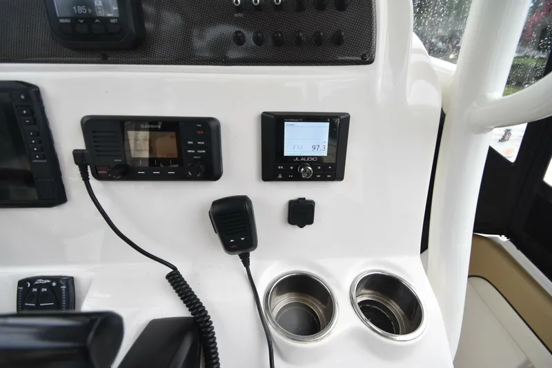 Slide: The Image of Pioneer 222 Sportfish 2021 - 4537998