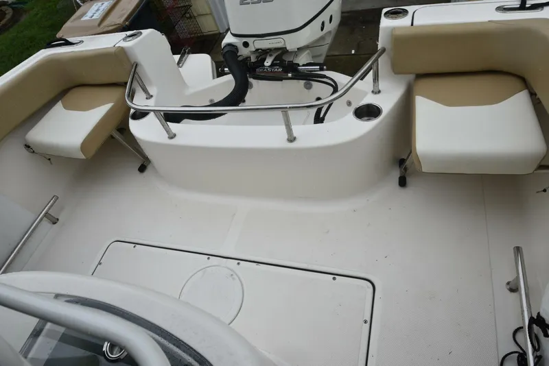 Slide: The Image of Pioneer 222 Sportfish 2021 - 4538003