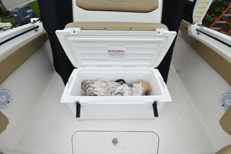 Slide: The Image of Pioneer 222 Sportfish 2021 - 4538008