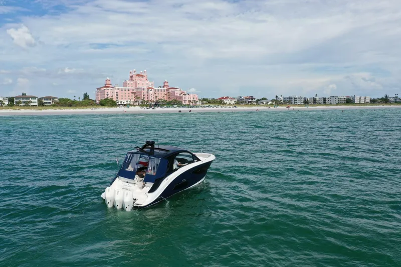 Slide: The Image of Sea Ray 37 2022 - 4544518