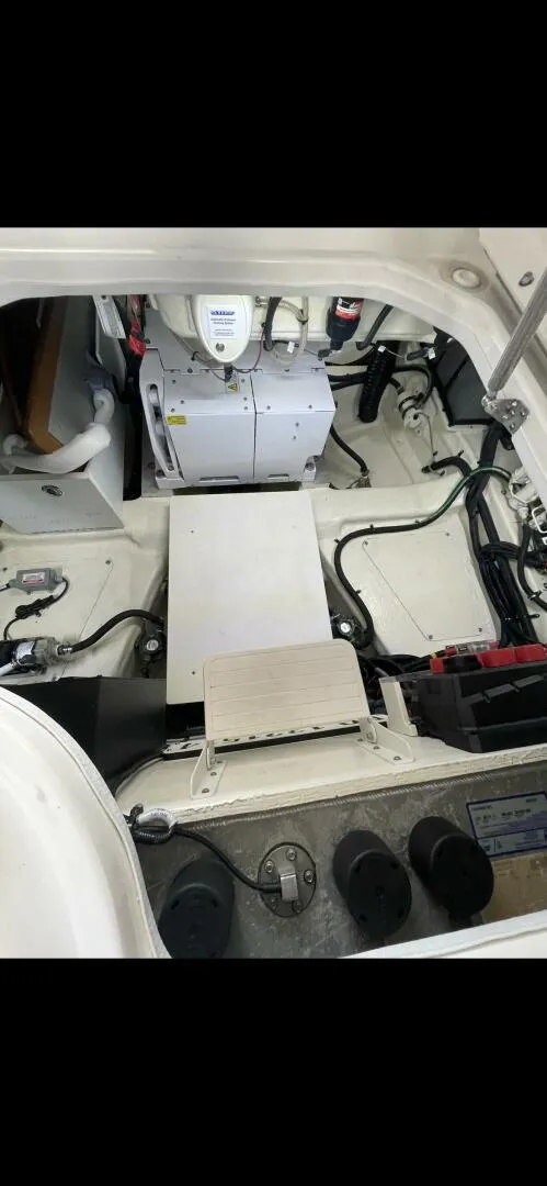 Slide: The Image of Sea Ray 37 2022 - 4544637