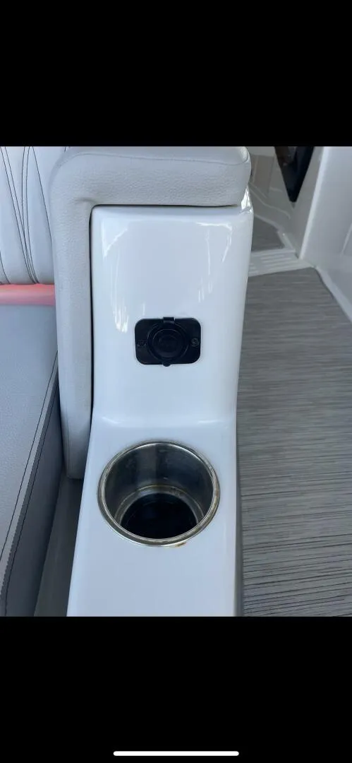 Slide: The Image of Sea Ray 37 2022 - 4544642