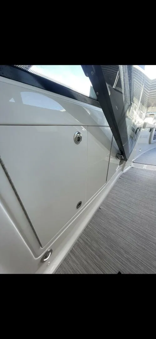 Slide: The Image of Sea Ray 37 2022 - 4544646