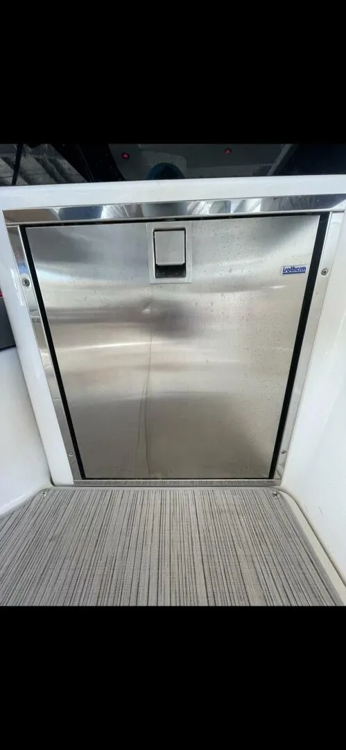 Slide: The Image of Sea Ray 37 2022 - 4544653