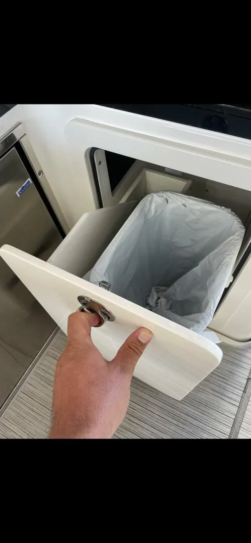 Slide: The Image of Sea Ray 37 2022 - 4544654