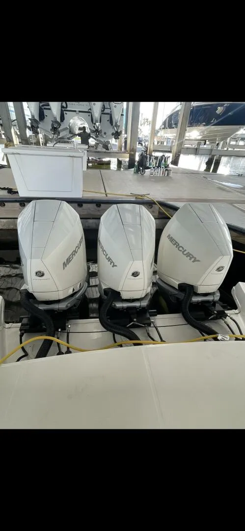 Slide: The Image of Sea Ray 37 2022 - 4544657