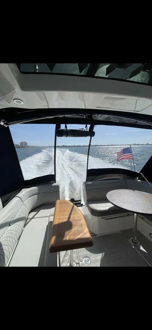 Slide: The Image of Sea Ray 37 2022 - 4544658