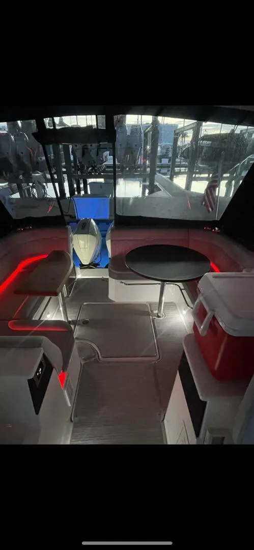 Slide: The Image of Sea Ray 37 2022 - 4544535