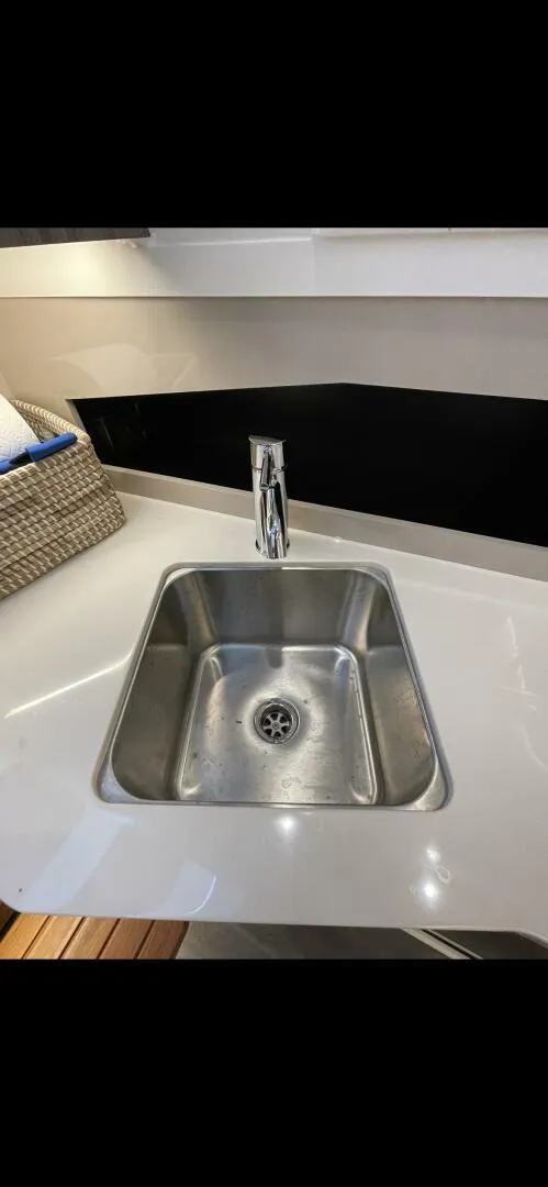 Slide: The Image of Sea Ray 37 2022 - 4544676