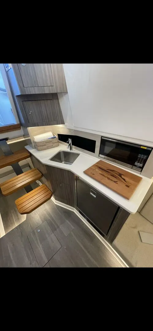 Slide: The Image of Sea Ray 37 2022 - 4544677