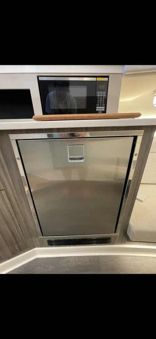 Slide: The Image of Sea Ray 37 2022 - 4544678