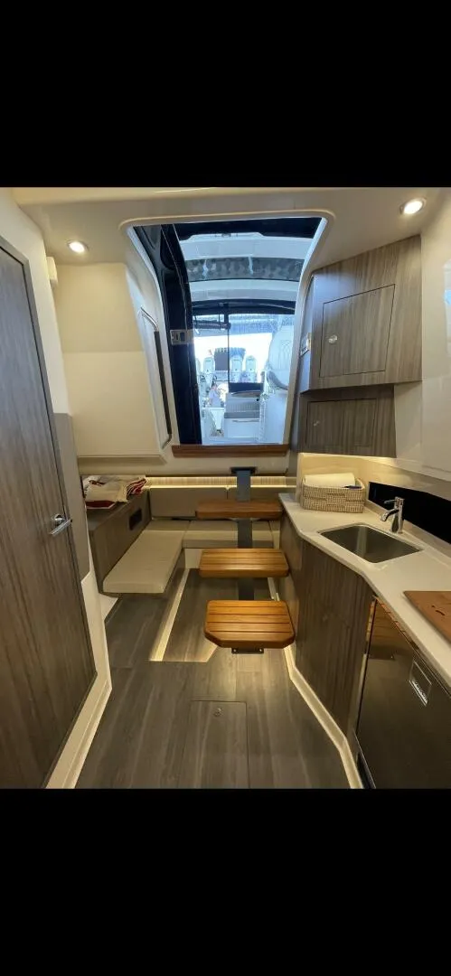 Slide: The Image of Sea Ray 37 2022 - 4544680