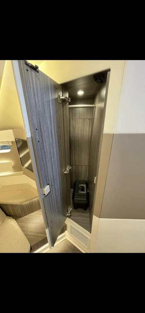 Slide: The Image of Sea Ray 37 2022 - 4544681