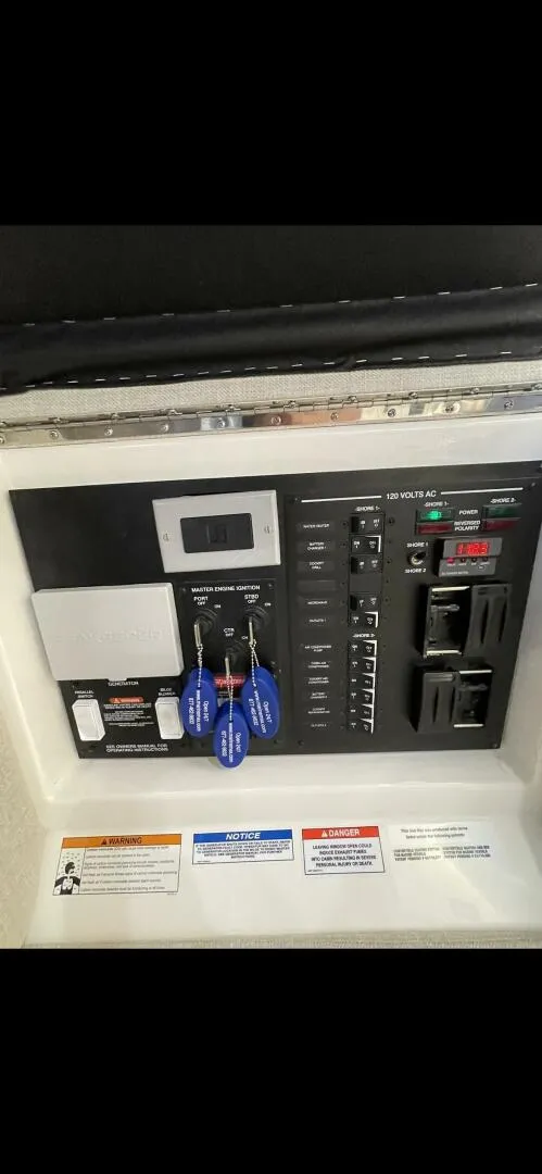 Slide: The Image of Sea Ray 37 2022 - 4544686