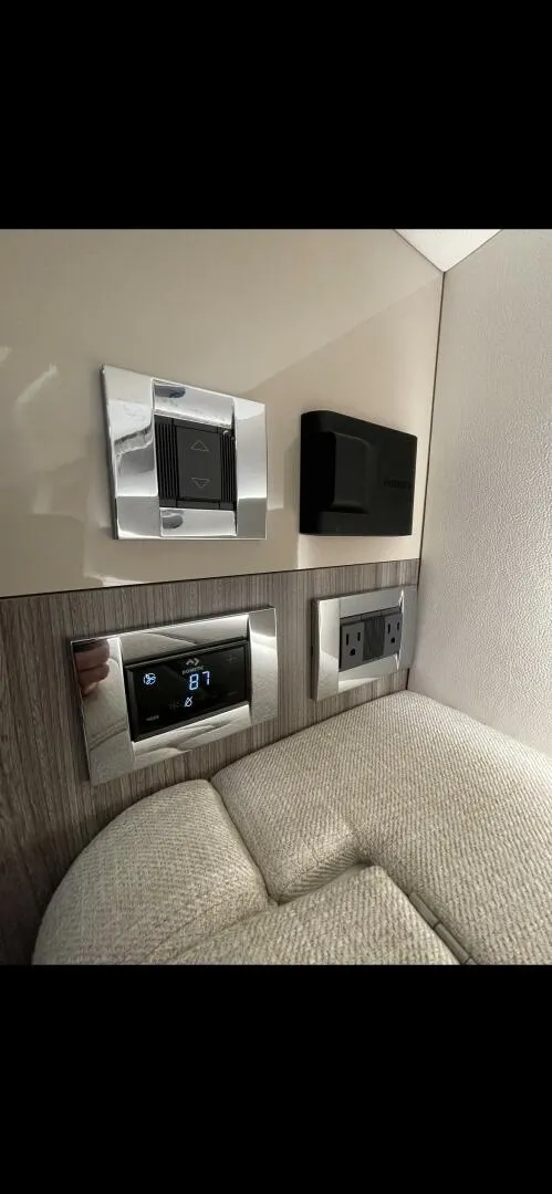 Slide: The Image of Sea Ray 37 2022 - 4544687