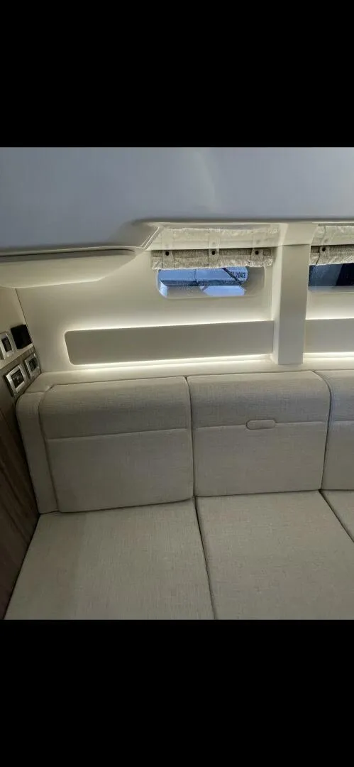 Slide: The Image of Sea Ray 37 2022 - 4544688