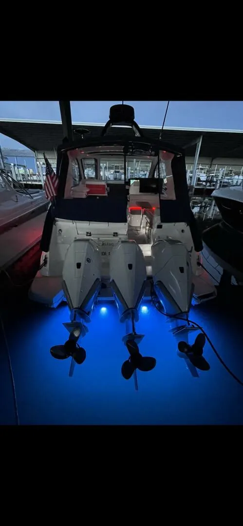 Slide: The Image of Sea Ray 37 2022 - 4544543