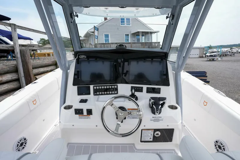 Slide: The Image of Sea Fox 328 Commander 2025 - 4584543