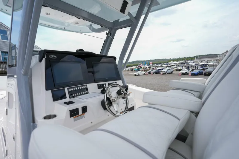 Slide: The Image of Sea Fox 328 Commander 2025 - 4584545