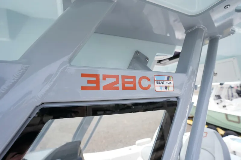 Slide: The Image of Sea Fox 328 Commander 2025 - 4584557