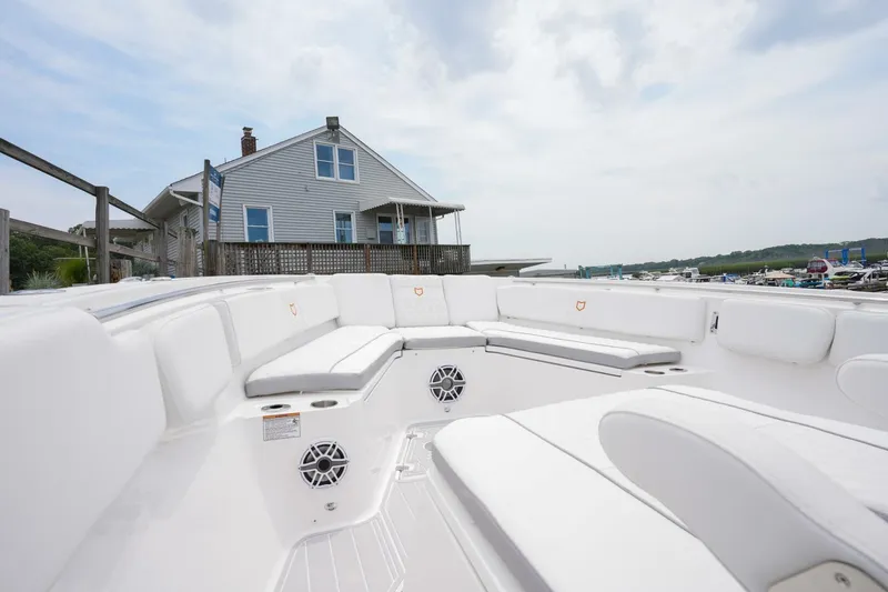 Slide: The Image of Sea Fox 328 Commander 2025 - 4584551