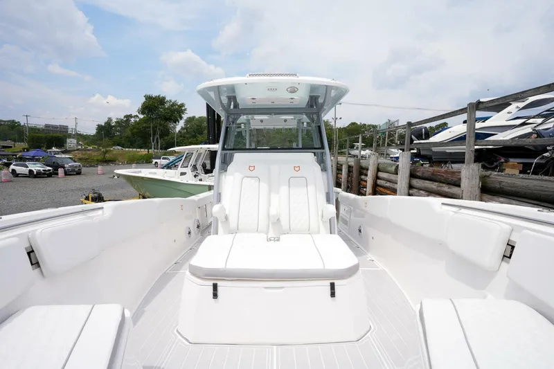 Slide: The Image of Sea Fox 328 Commander 2025 - 4584555