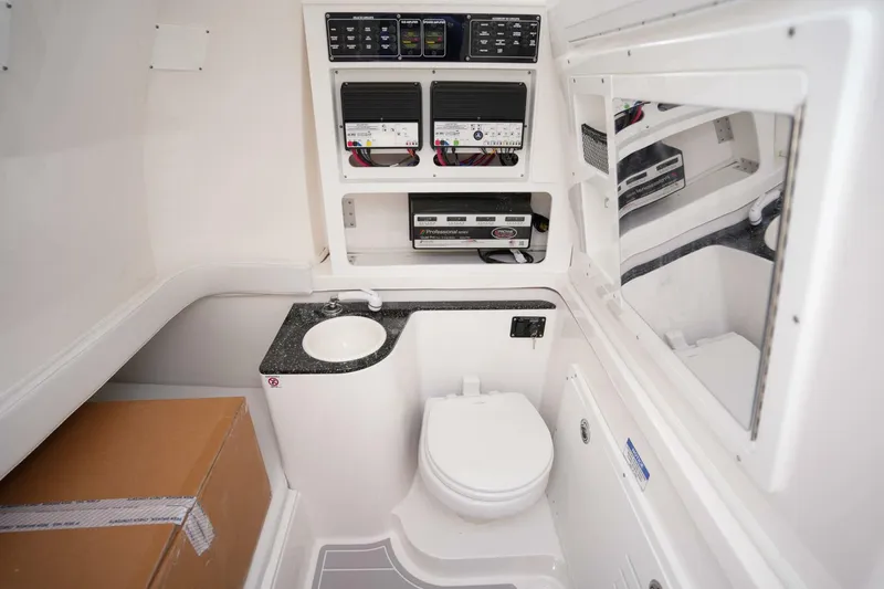 Slide: The Image of Sea Fox 328 Commander 2025 - 4584549