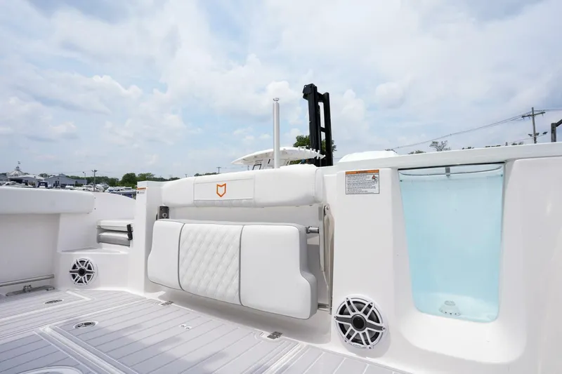 Slide: The Image of Sea Fox 328 Commander 2025 - 4584534