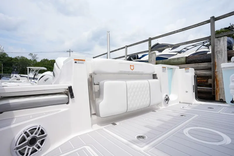 Slide: The Image of Sea Fox 328 Commander 2025 - 4584537