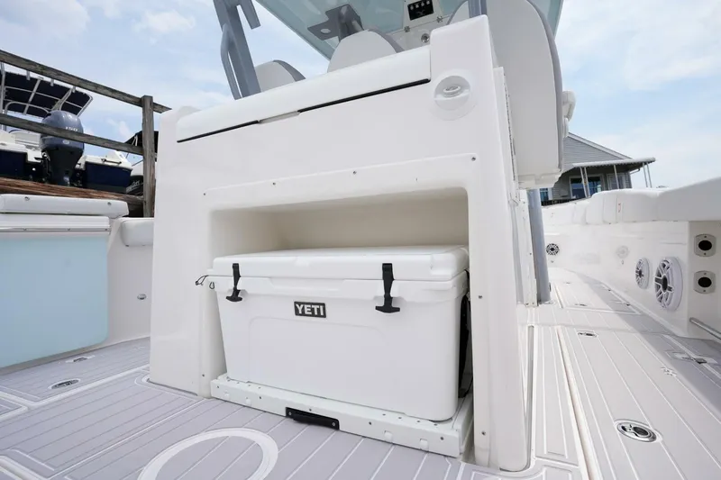 Slide: The Image of Sea Fox 328 Commander 2025 - 4584539