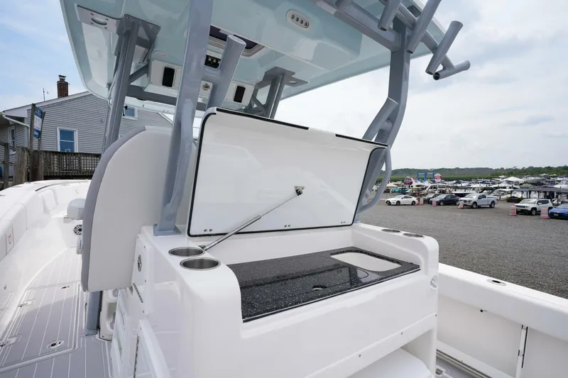 Slide: The Image of Sea Fox 328 Commander 2025 - 4584541