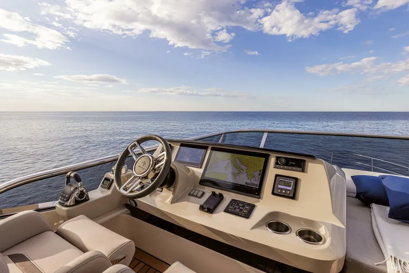 Slide: The Image of 2027 60 Absolute Flybridge - Flybridge - 4547273