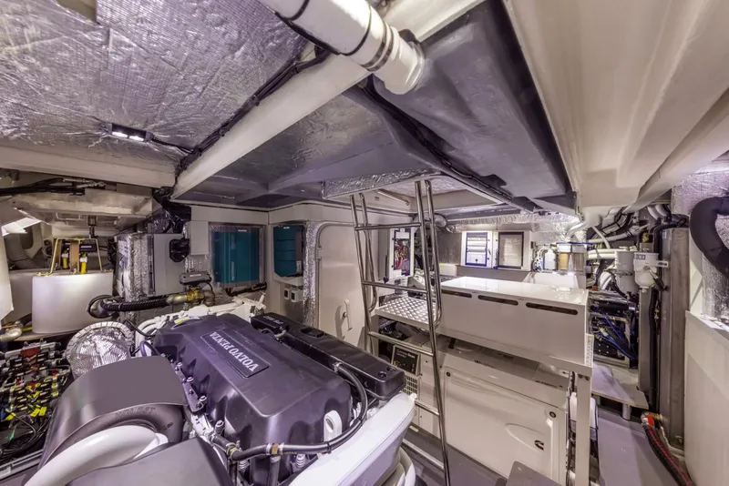 Slide: The Image of 2027 60 Absolute Flybridge - Engine Room - 4547276