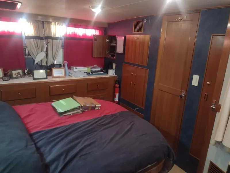 Slide: The Image of Paddy Wagon  aft cabin - 4564825