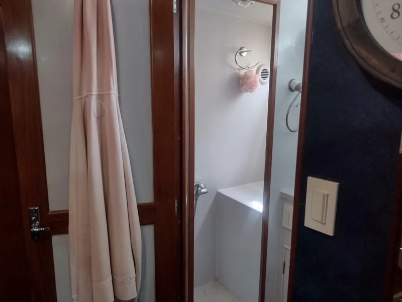 Slide: The Image of Paddy Wagon  aft head - 4564827