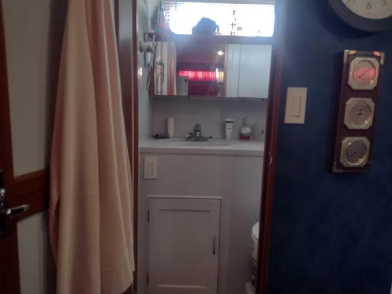 Slide: The Image of Paddy Wagon  aft head - 4564829