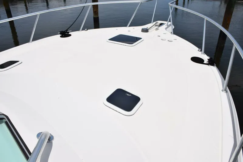 Slide: The Image of Foredeck with Aluminum Bow Rail   - 4549416