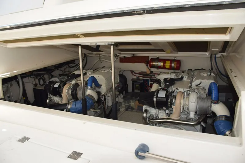 Slide: The Image of Helm Deck Raises for Full Engine Access   - 4549418