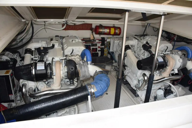 Slide: The Image of Cummins 540hp Common Rail Diesels   - 4549419