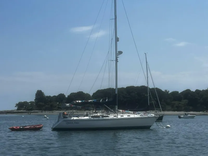 The Image of QUATRE AMIS On Mooring Strbrd - 4553003