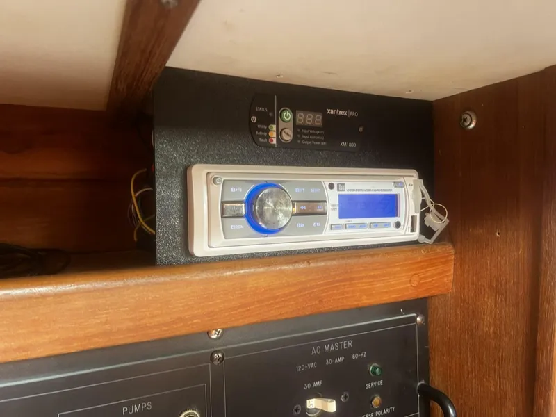 Slide: The Image of Jensen CD Radio - 4552989