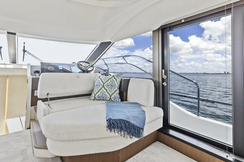 Slide: The Image of 2026 Prestige F5.7 Flybridge - Salon - 5618255